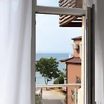 Soleil Bleu Beachfront Getaway Nesebar