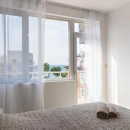 Apartment Soleil Bleu Beachfront Getaway - Beachfront With Sea View - Airport Meet & Greet - Free Parking -