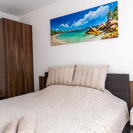 Apartment Soleil Bleu Beachfront Getaway - Beachfront With Sea View - Airport Meet & Greet - Free Parking -