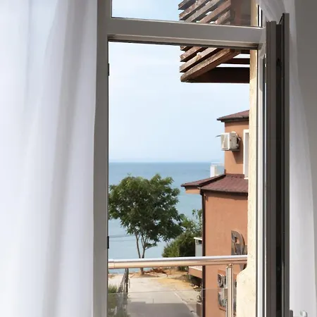 Soleil Bleu Beachfront Getaway - Beachfront With Sea View - Airport Meet & Greet - Free Parking - Nesebar