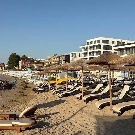 Soleil Bleu Beachfront Getaway - Beachfront With Sea View - Airport Meet & Greet - Free Parking - Apartment *